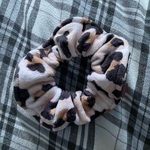 Kitsch towel scrunchie